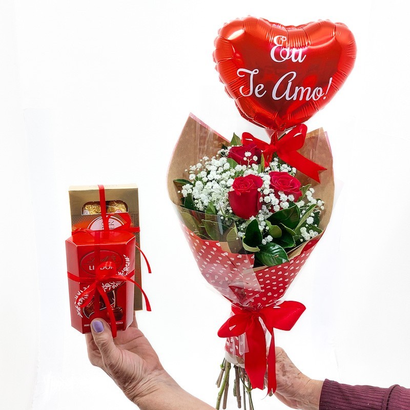 Buquê Rosas Vermelhas + Balão + Ferrero: Amor, Doçura e Felicidade