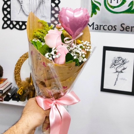 Buquê Kraft 2 Rosas Balão | Amor, Alegria e Dupla Surpresa