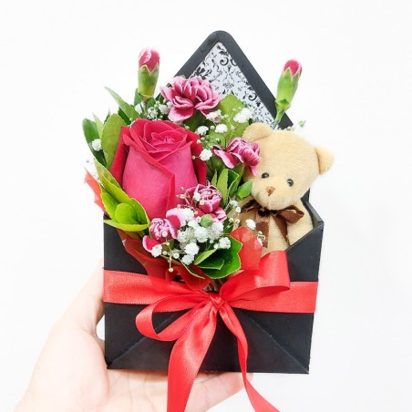 Amor em Miniatura: Presente Doce com Envelope Rosa e Ursinho