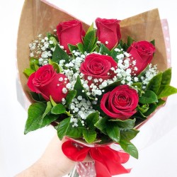 Paixão e Amor: Buquê Kraft com 6 Rosas Vermelhas