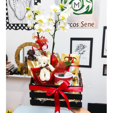 Presente Perfeito: Orquídea, Chocolates, Caneca e Ursinho