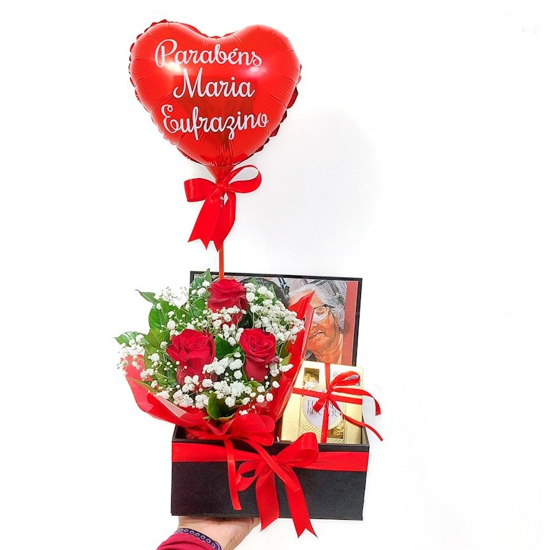 Amor e Doçura em um Só Presente: 3 Rosas, Ferrero e Balão